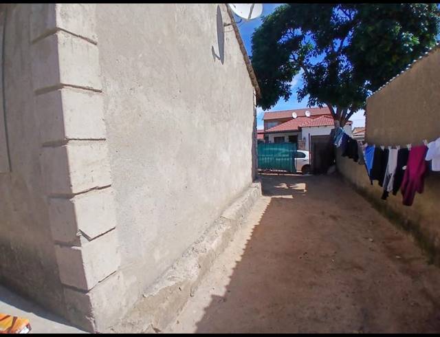 5 BEDROOM HOUSE FOR SALE IN OLIEVENHOUTBOS